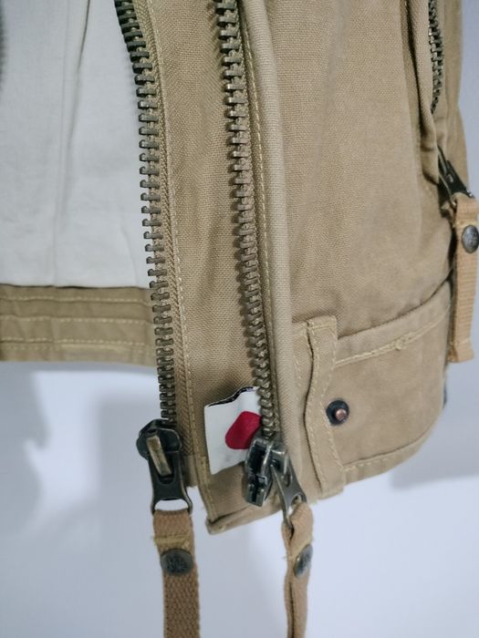 Geaca Superdry nepurtata.