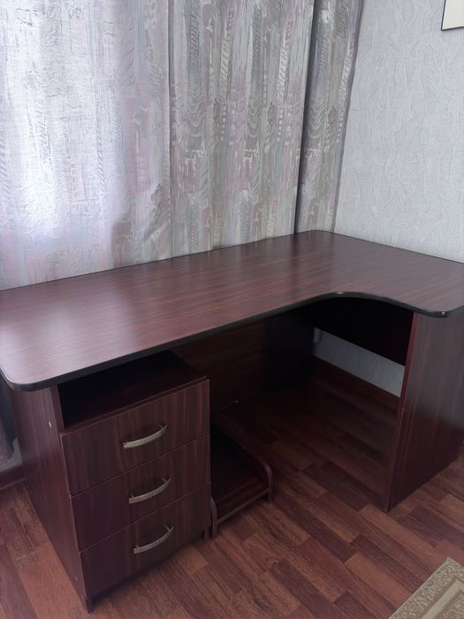 Продам стол письменный