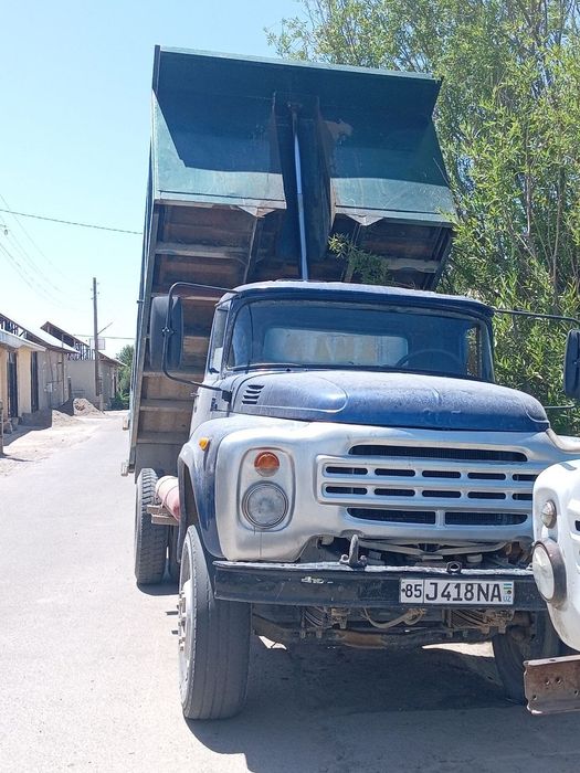 Zil 130 ishlab yuribdi