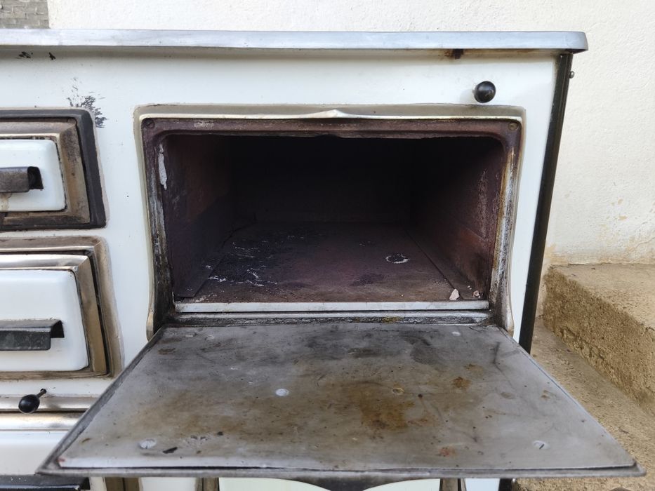 Стара печка на дърва