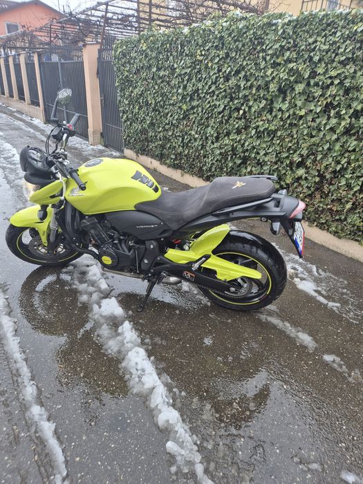 Vand motocicleta Honda hornet