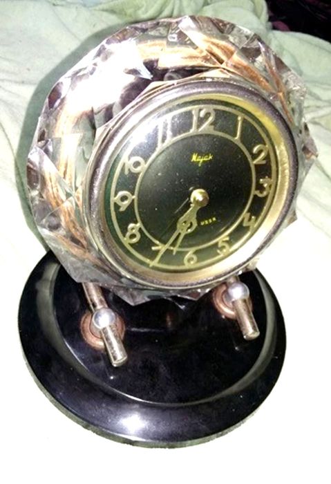 Ceas de masă vechi foarte îngrijit și funcțional 250