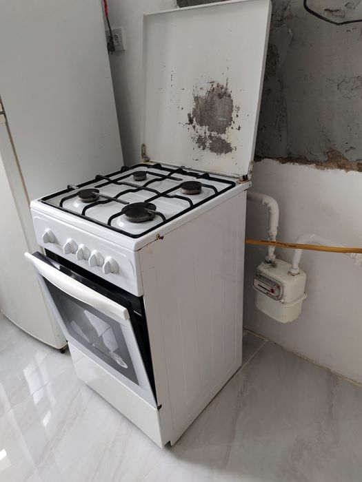 Продам газовую плиту