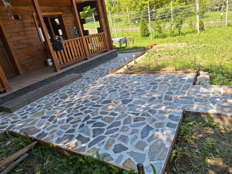 Piatra Naturală de Munte din Grecia – Multicoloră, Ideală pentru Placări și Decor Unic”.