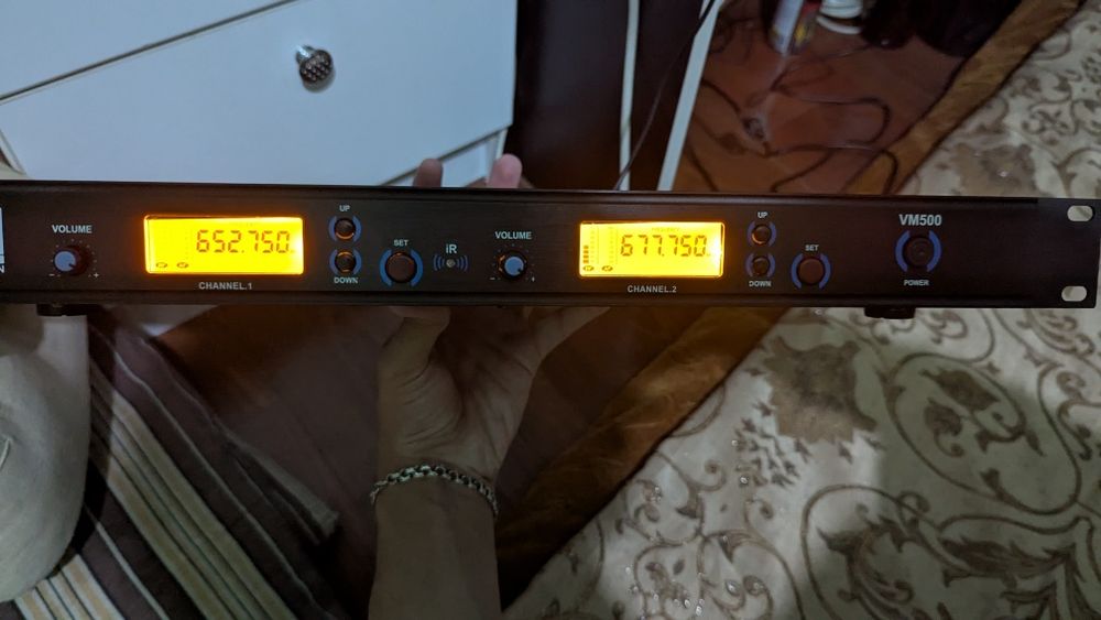 Беспроводные микрофоны JBL VM500 by Harman / микрофонная система