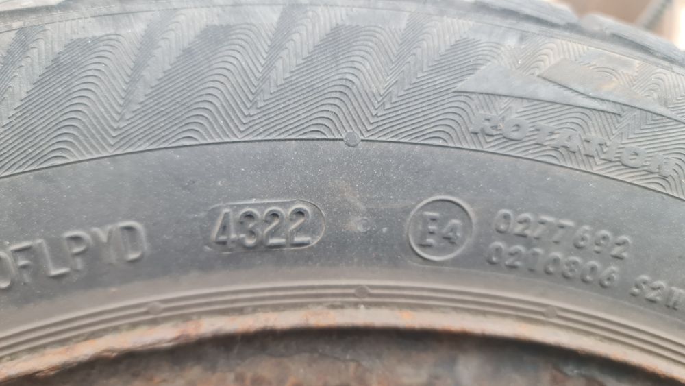 Vand 2 anvelope iarnă  185 60 15