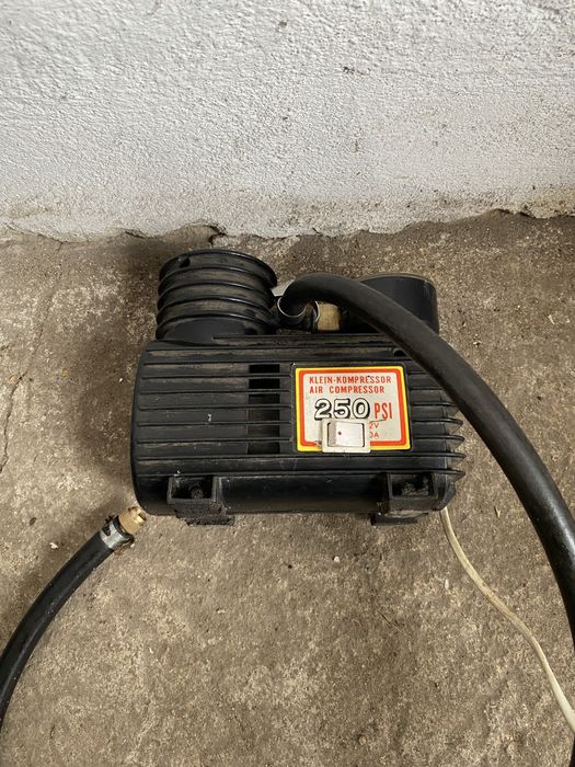 Компрессор автомобильный