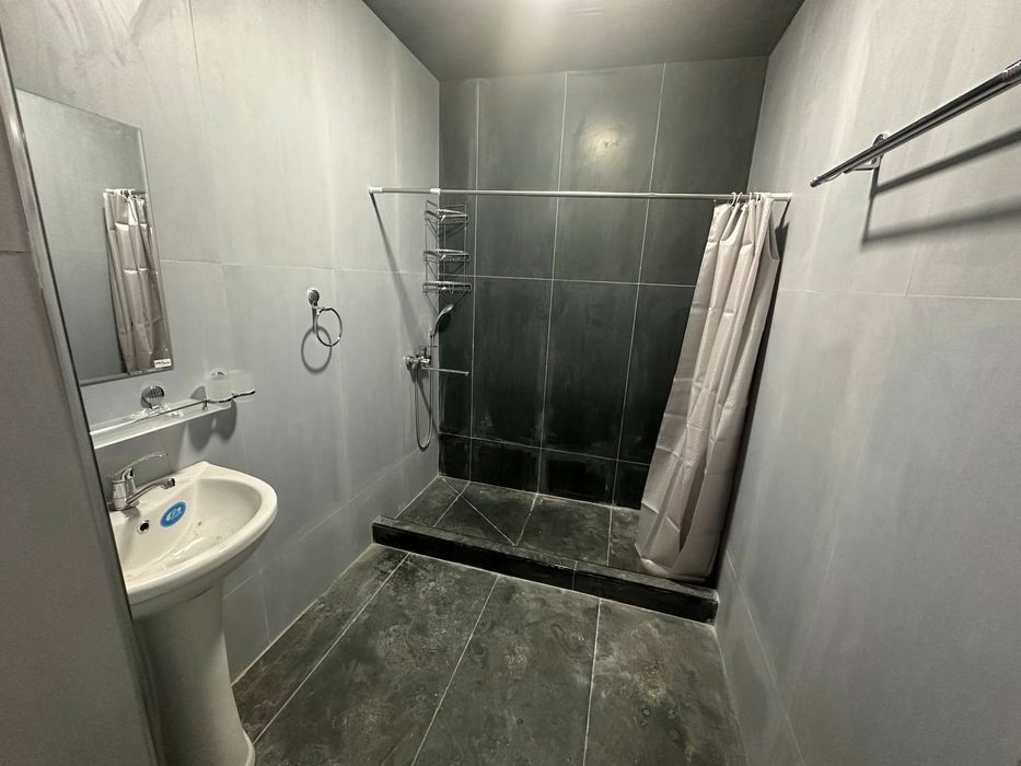 Uchaska sotiladi 2,5 sutuk 4- xona yangi qurilgan eski sergilida   105