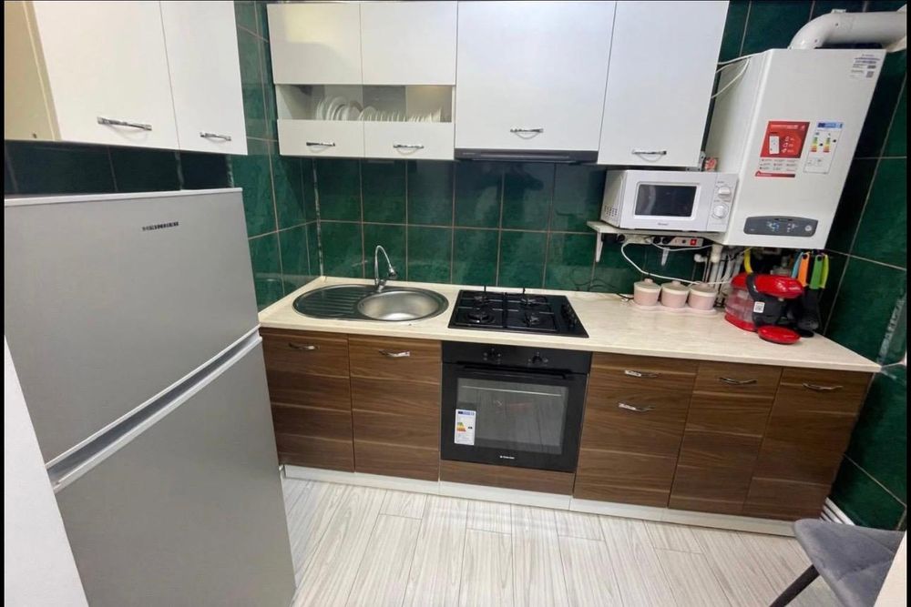 Vând apartament decomandat