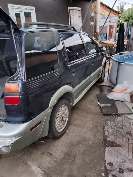 Продам Mitsubishi Chariot .