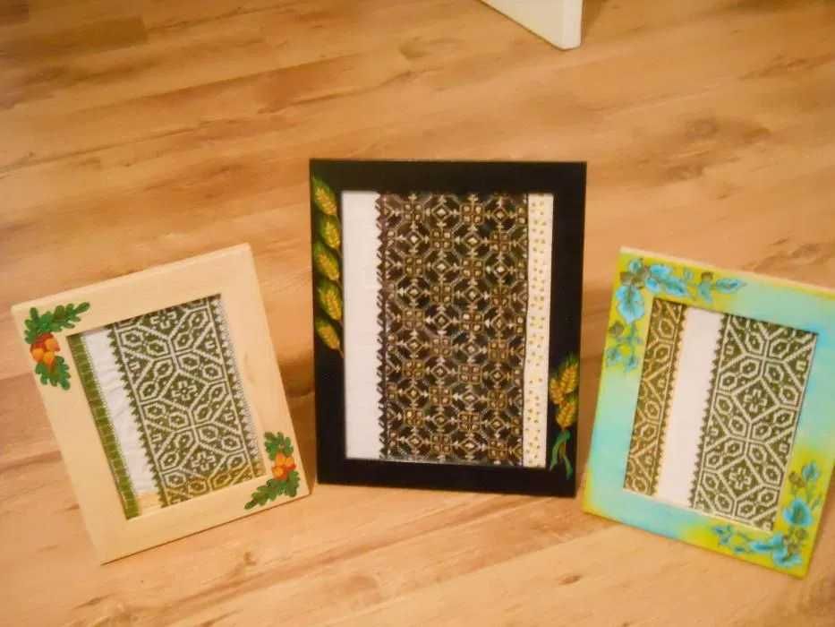 Decoratiuni tablou cu pictura manuala si broderi istorice