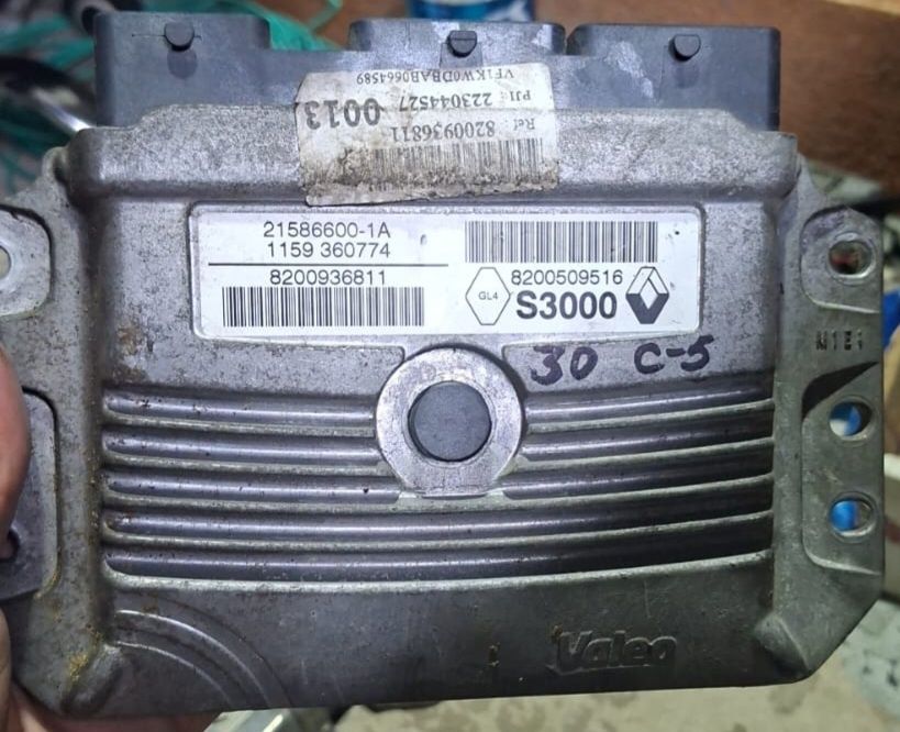 Продам эбу компьютер мозг рено