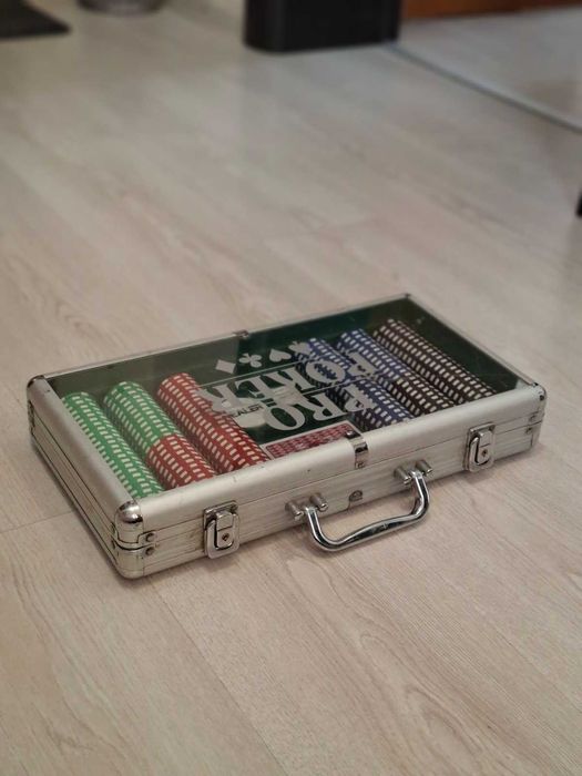 Покер комплект 300 чипа