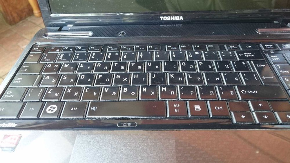 Лаптоп Toshiba с SSD диск