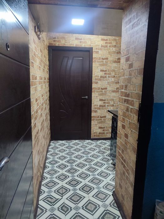 Юнусабад - 1 комнатная в бывшем общежитии