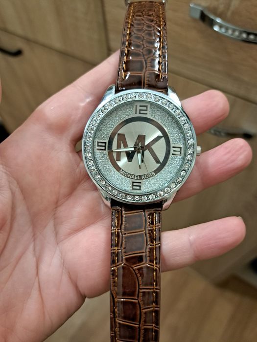 Дамски часовник,