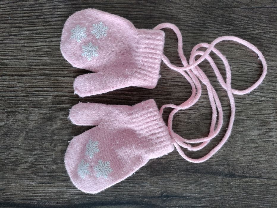 Бебешки зимни шапки и ръкавици 6-12 мес