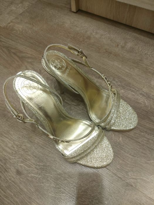 Босоножки женские