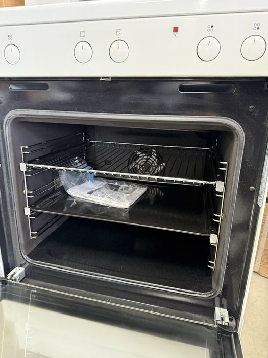 Готварска печка ELECTROLUX VOSS със керамичен плот