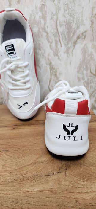 Продам Новые кроссовки