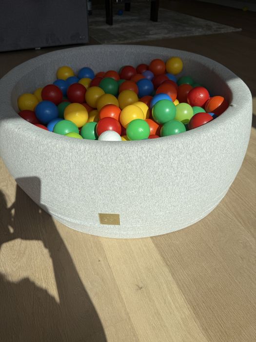 Piscina cu bile bebe
