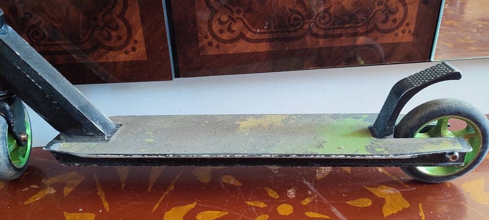 Трюковой  самокат.