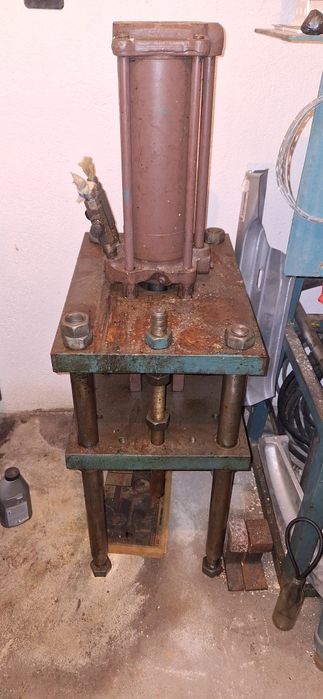 Хидравличен цилиндър