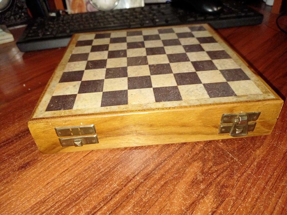 Продам шахматы камень дерево