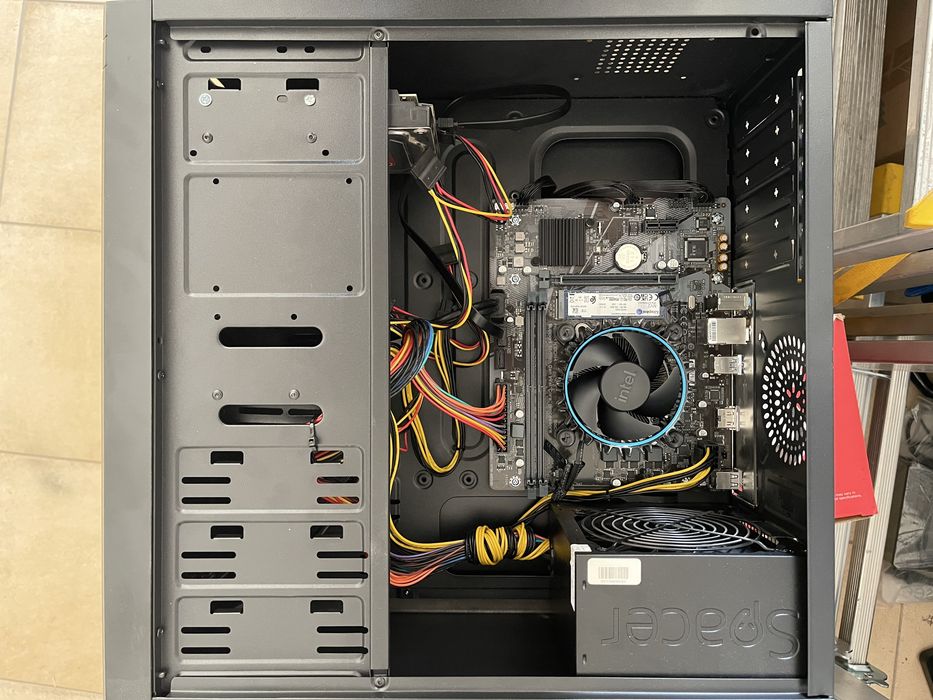 PC i3 gen 12 - 8 GB RAM - 1 TB SSD - 1 TB HDD