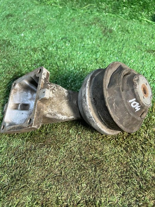 Подушка опора двигателя Мерседес Мерс е320 104 е280 Mercedes e280 e320