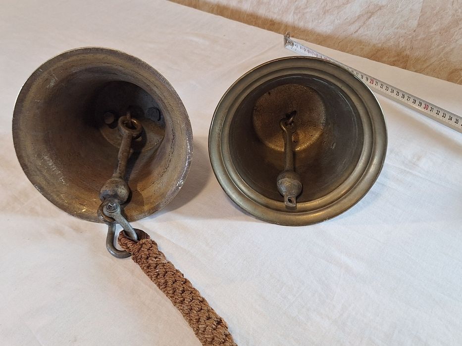 Огромни корабни камбани