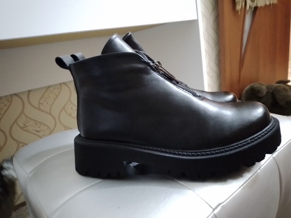 Продам новые ботинки