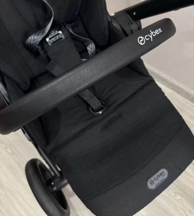 Бебешка количка Cybex Balios S Lux  Moon Black 2025
