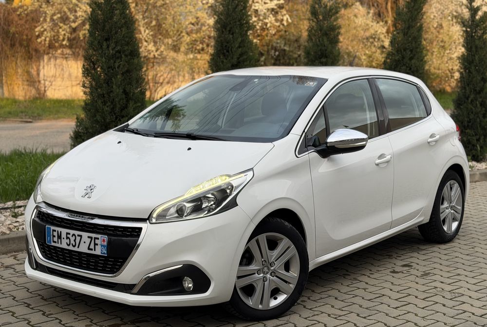 Peugeot 208 Facelift Allure 06.2017 Carplay Navigatie 1.6 Blue Euro 6