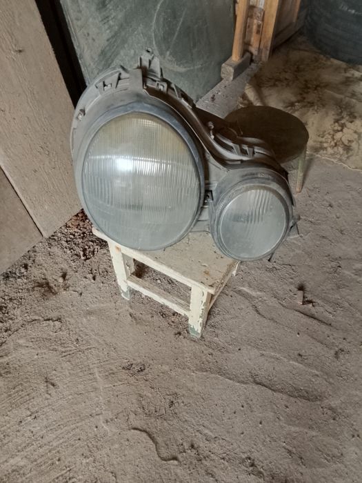 Продам фару на Мерседес