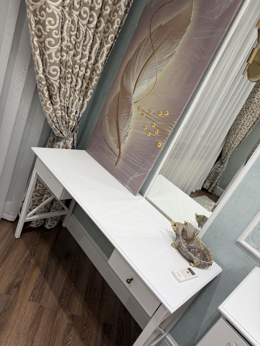 Стол , стул и диваны , тумбы