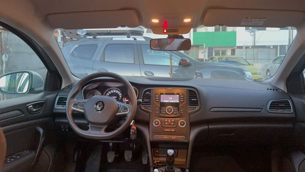 Vând Renault Megane 2019 Primul Proprietar 33000 Km reali 

Dotări 

A