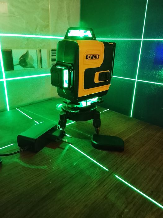 Nivel laser DeWalt cu 16 linii NOU