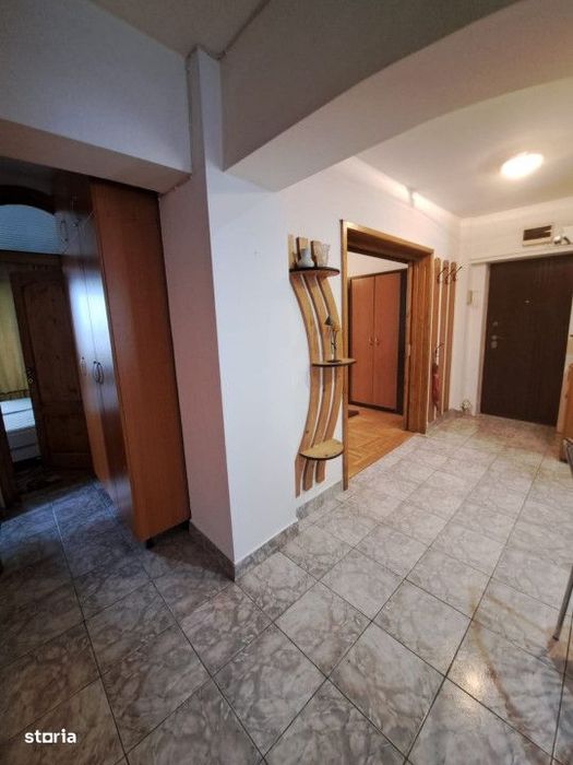Vanzare- Apartament cu 3 camere, decomandat, etajul 6 cu lift