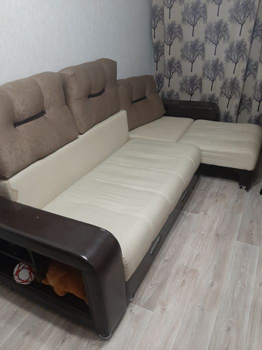 Продам диван с подушками