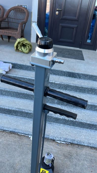 Домкрат 30 тонн пневмогидравлический