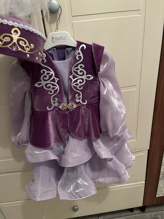 Тусаукесерге арналган койлек адеми