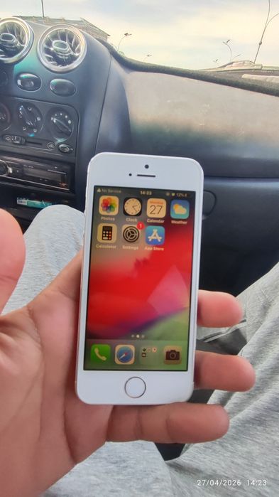Iphone 5s  
16 gb xotira 
Kameralar tiniq