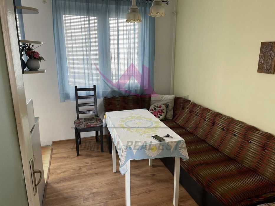 Дава се под наем Четиристаен апартамент в Варна, Базар Левски - 105 кв.м за 409 € - Снимка #2