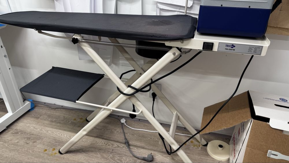 Промышленный гладильный стол