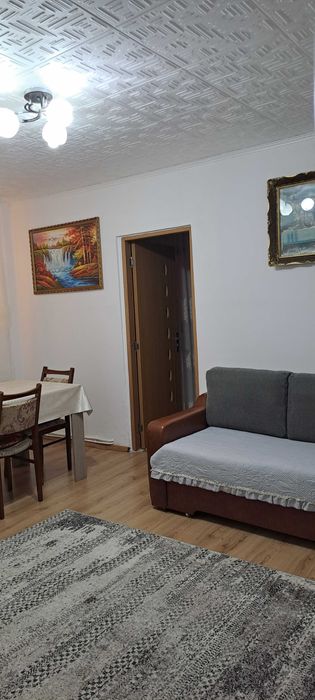 Vand apartament cu doua camere
