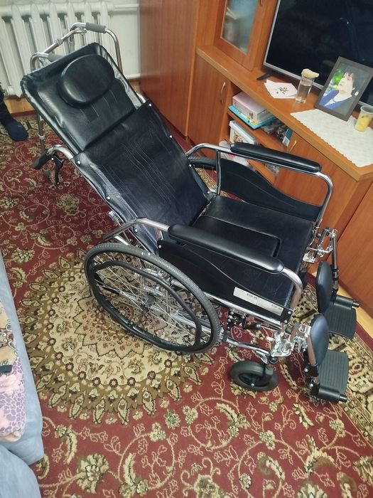 Продам инвалидное кресло и ходунки