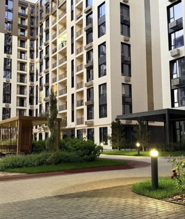Срочно! Продаётся Nrg Jomiy 3-х комнатная квартира в состоянии коробки
