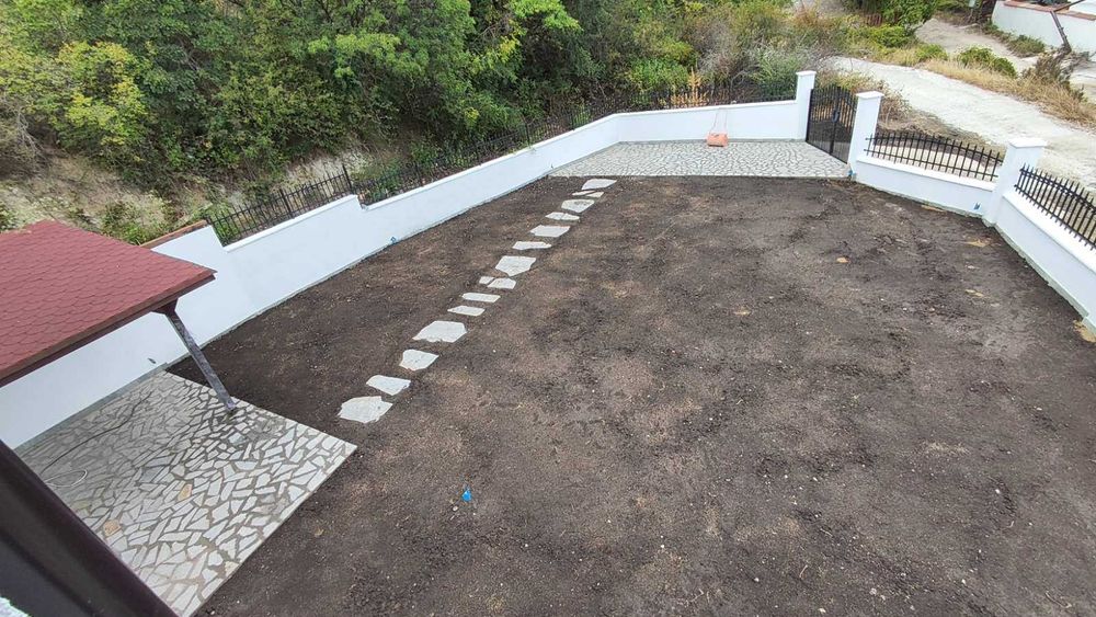 Двуетажна къща в в.з Момчил