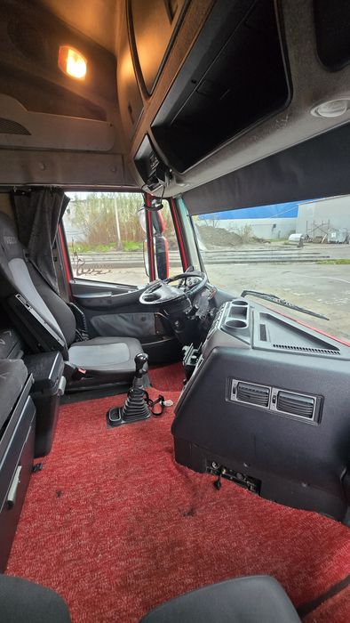 Cat tractor iveco si semiremorca sommer